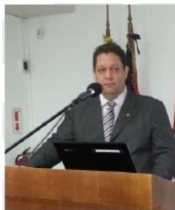 Lic. Esp. Ricardo Ruette Velásquez