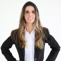 NPL Practitioner, IN Viviane Rodrigues Maia