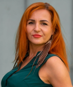 Ms Anna Wrona